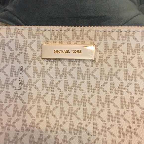 Michael Kors Belt Bag - Picture 2 of 5